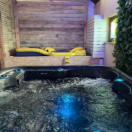 Casawellness Nuit Insolite Avec Jacuzzi Floreffe